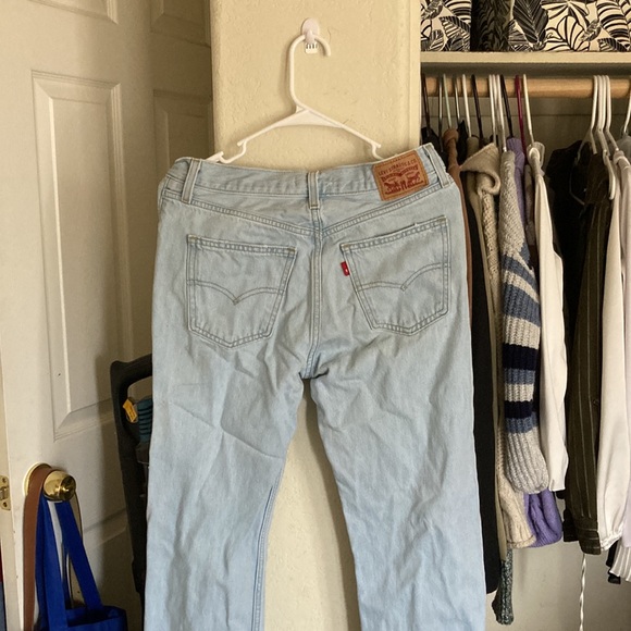 Levi’s womens jeans😙 - Picture 2 of 3